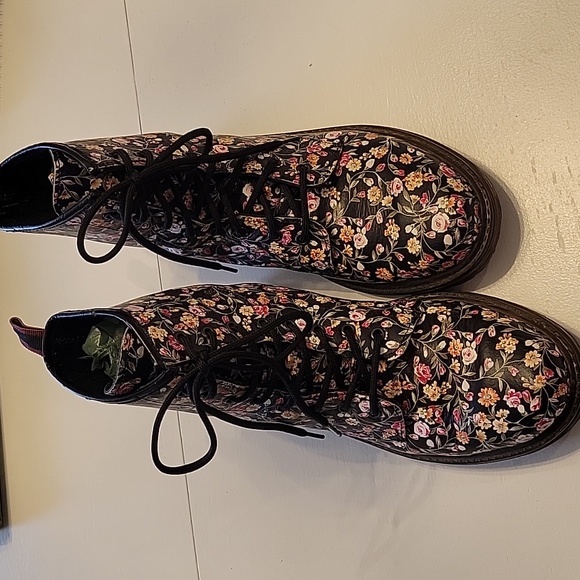 Floral boots - Picture 2 of 7